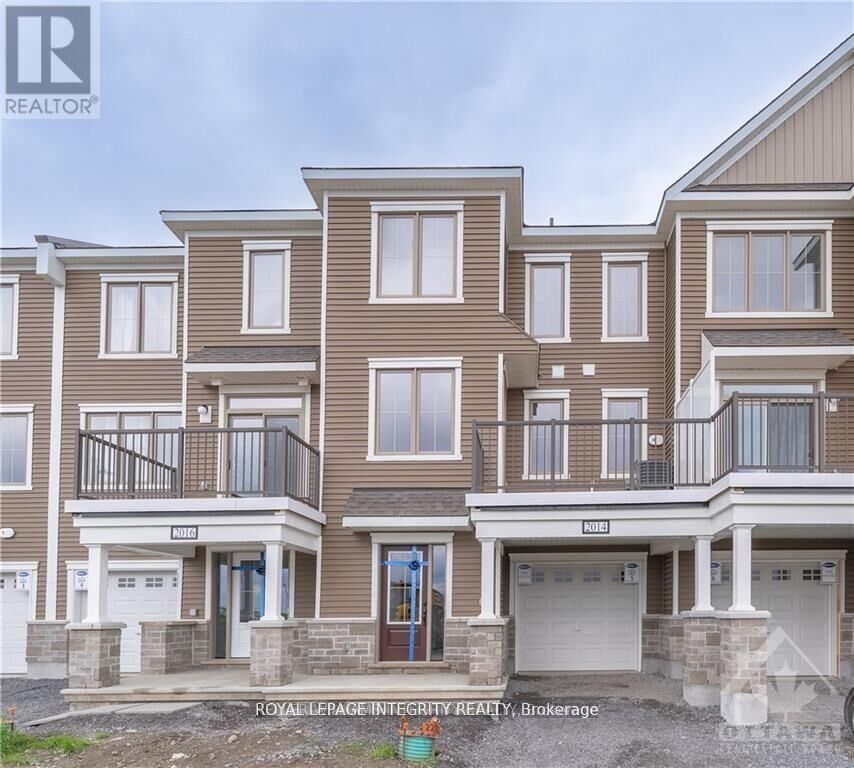 Property Photo: 2014 Leinster Circle ON K2S 2Z4