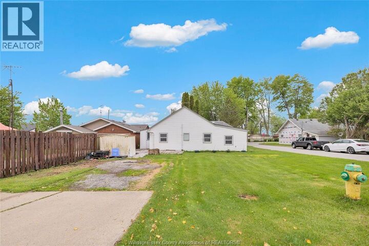 Property Photo:  23 Bayview Place  ON N8H 3E8 