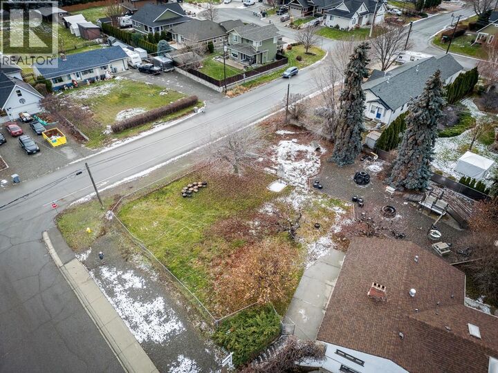 Property Photo:  3202 Hargraves Place  BC V2B 8H3 