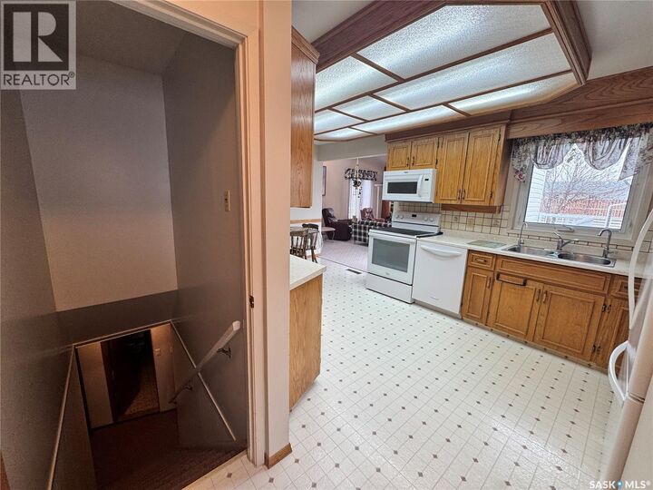 Property Photo: 423 7th Avenue W SK S0K 0M0
