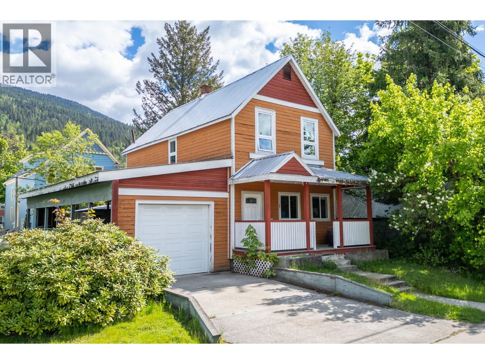 Property Photo: 408 Third Street West BC V0E 2S0