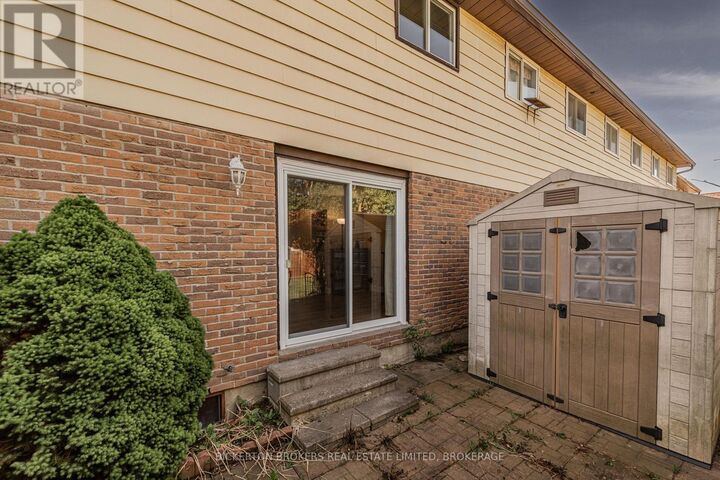 Property Photo: 316 Forsyth Street 11 ON K7G 2Y1