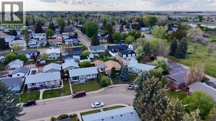 Property Photo:  116 McNab Park Street East  AB T1R 0K6 