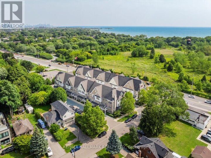 Property Photo:  1011 Deta Road 701  ON L5E 0A2 