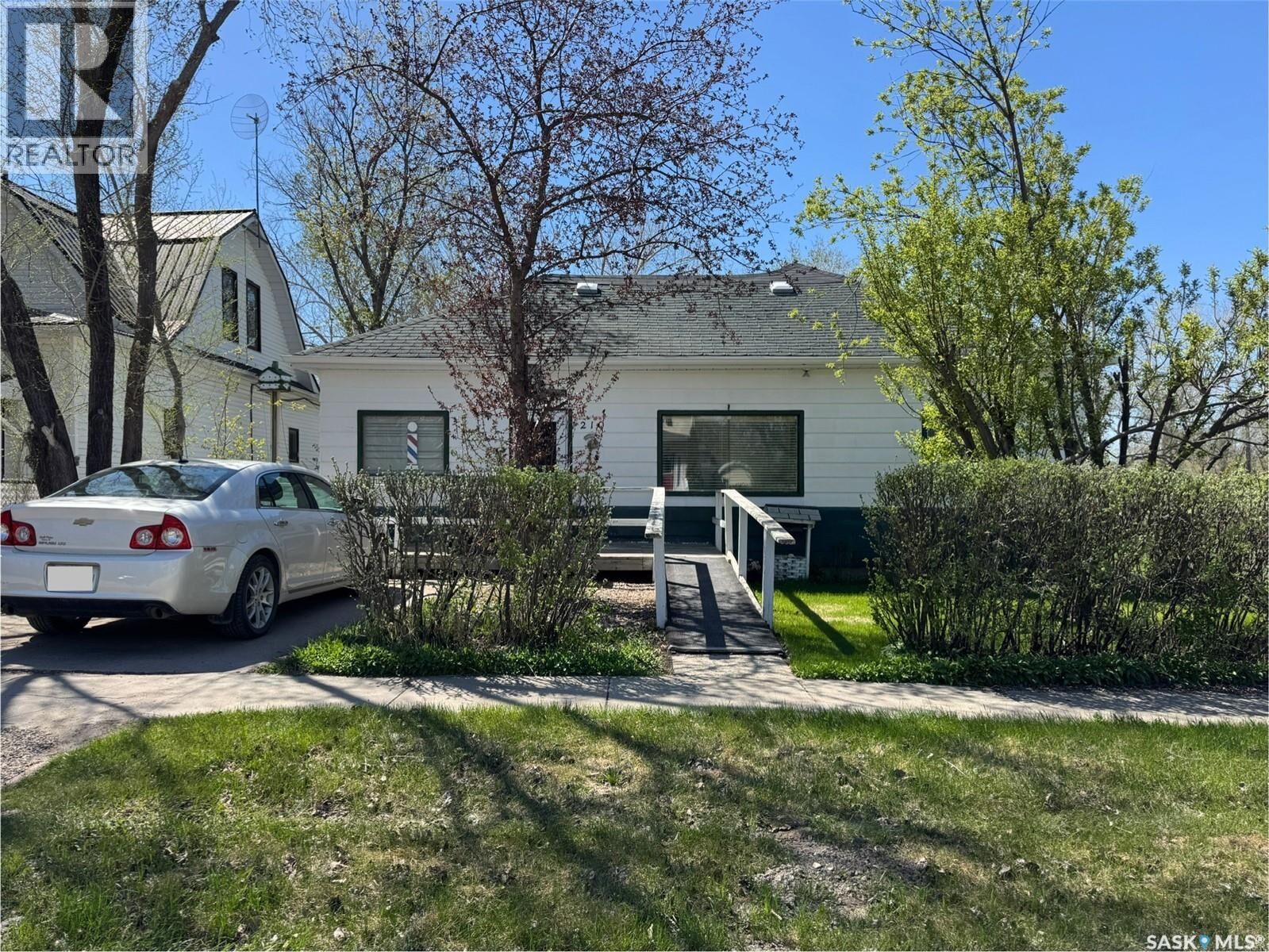 Property Photo:  210 2nd Street W  SK S0A 4T0 
