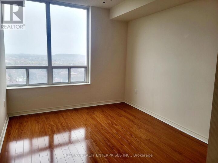 Property Photo:  55 Strathaven Drive 1108  ON L5R 4G9 