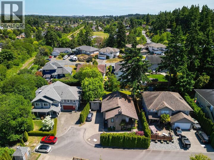 Property Photo: 110 Jedburgh Place BC V9B 6N7
