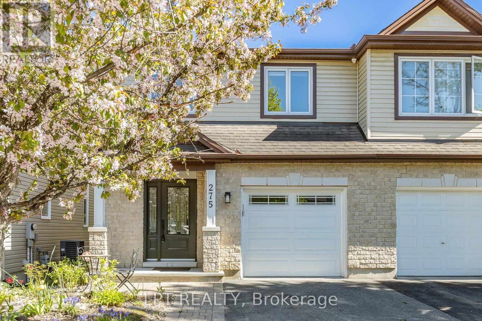 Property Photo:  275 Tewsley Drive  ON K1V 0Y6 
