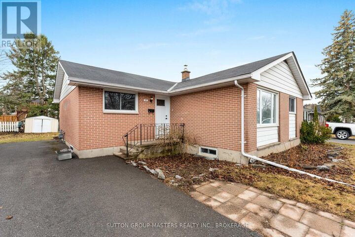Property Photo:  35 Holland Crescent  ON K7M 2V7 