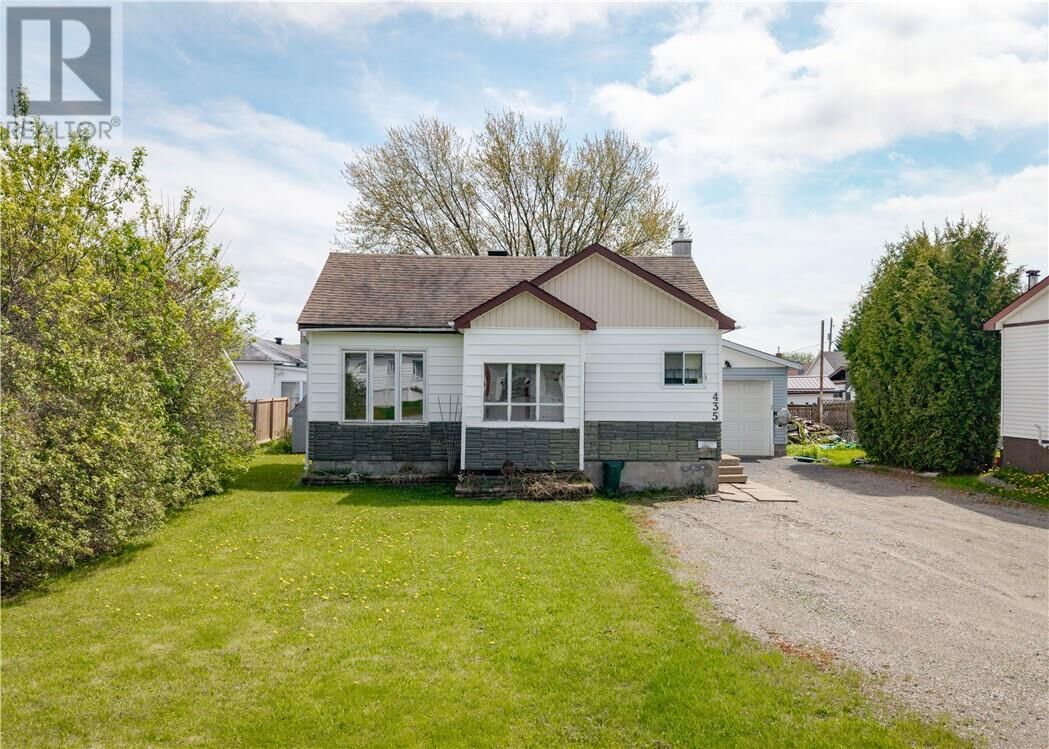 Property Photo: 435 Main Street ON P3A 1T5