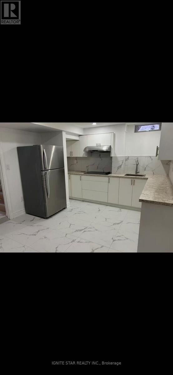 Property Photo:  2599 Ambercroft Drive  ON L5M 4K5 