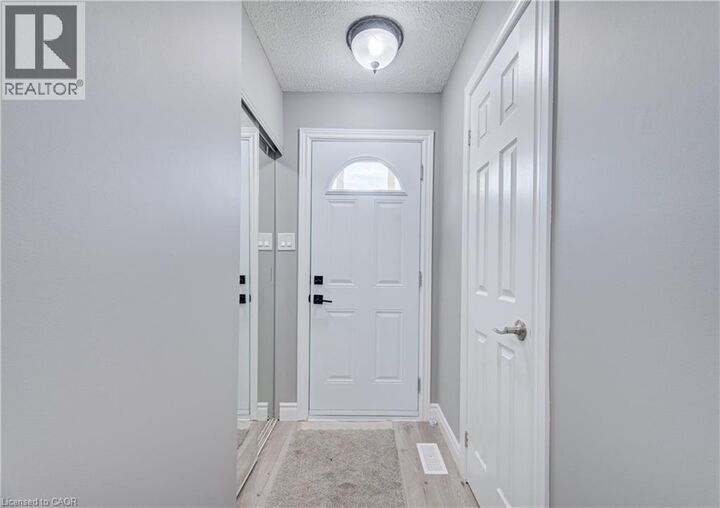 Photo de la propriété:  150 Gateshead Crescent 17  ON L9G 4A7 