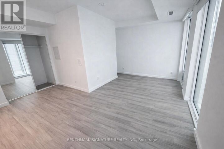 Property Photo: 121 Saint Patrick Street 517 ON M5T 0B8