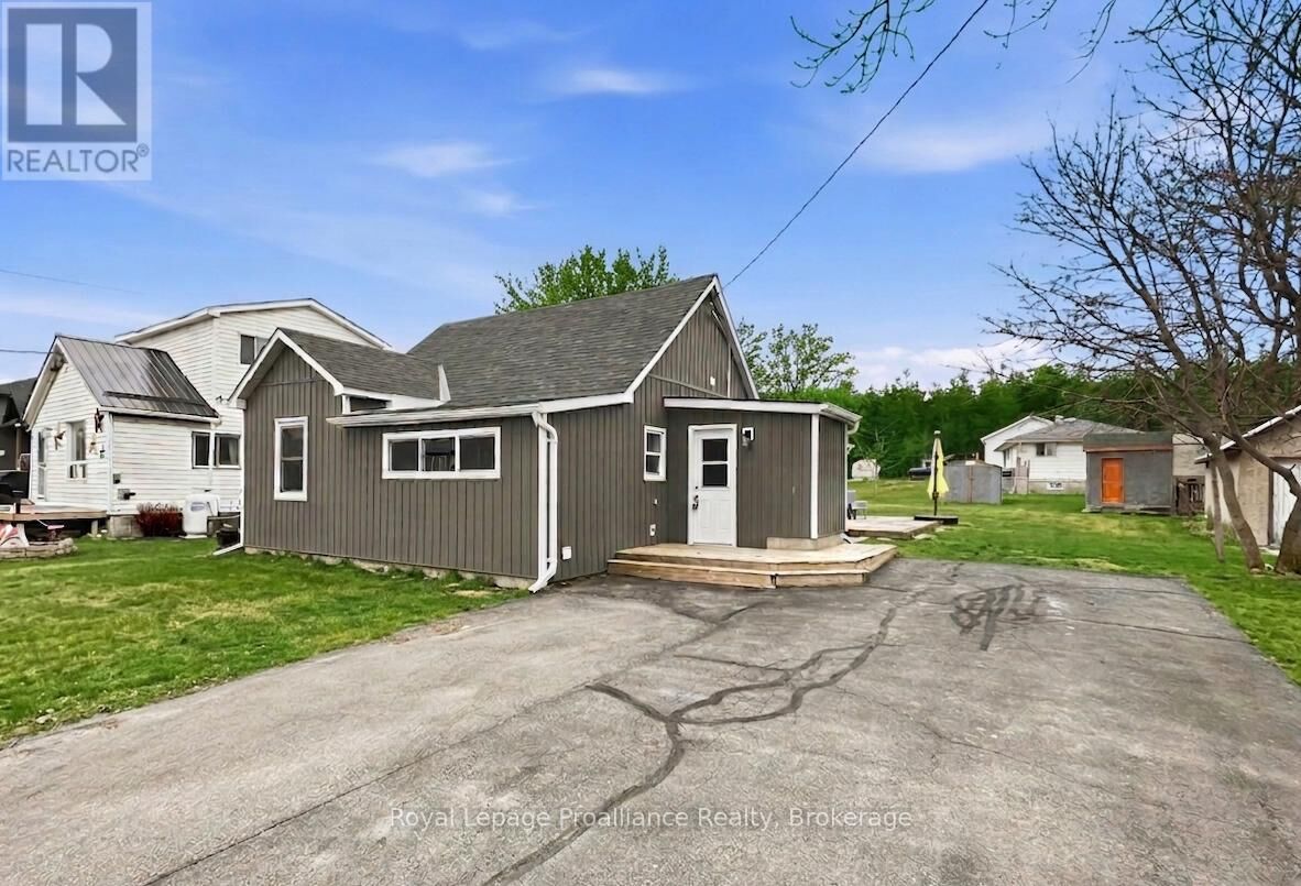 Property Photo: 91 Lywood Street ON K8N 0N6