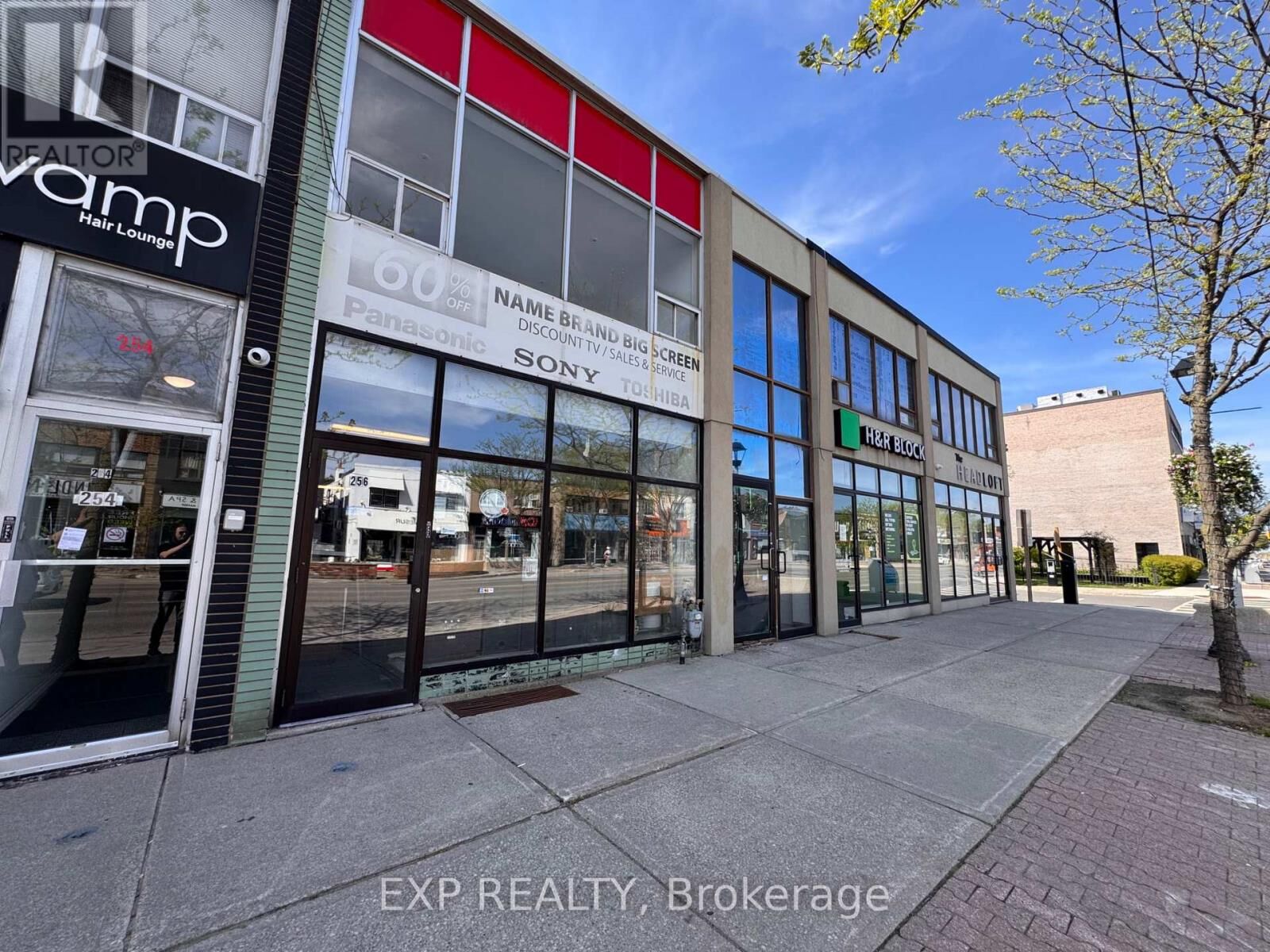 Property Photo:  256 Lakeshore Road East 1  ON L5G 1G9 