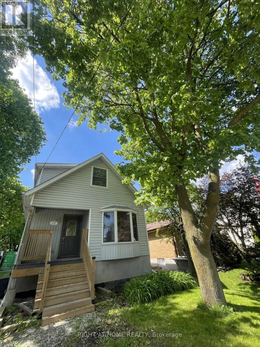 Property Photo:  17 Mill Street Upper  ON L9T 1R7 