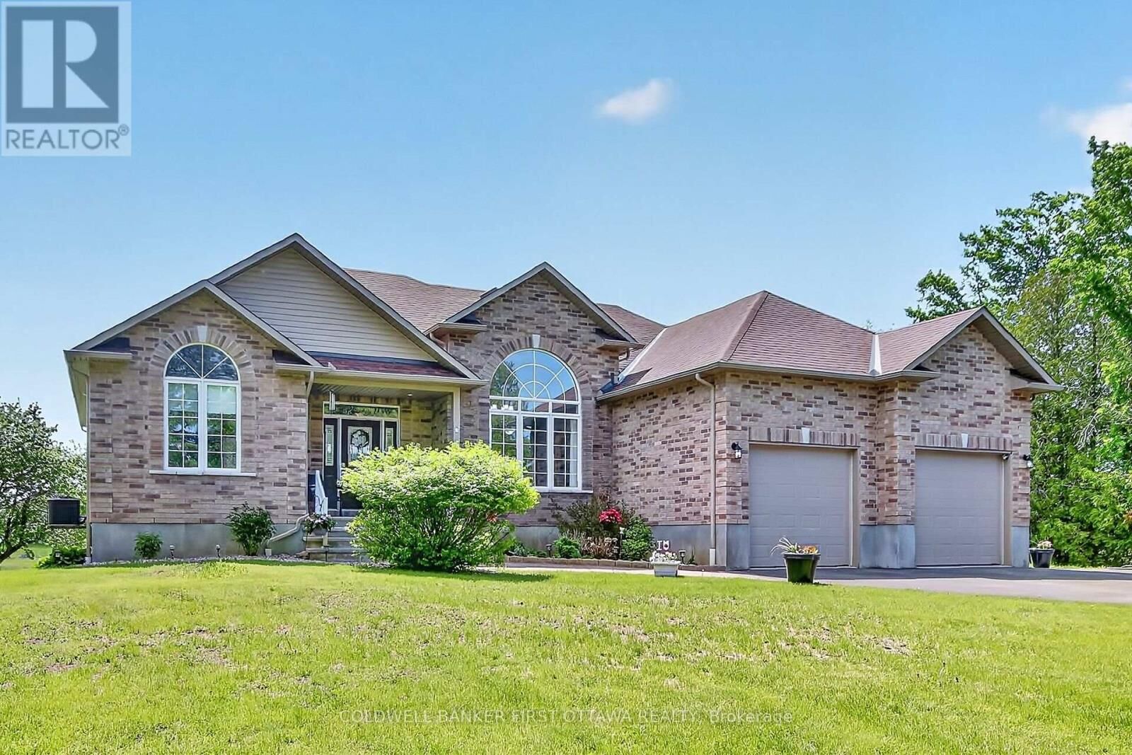 Property Photo:  719 Jordan Street  ON K7C 0C4 