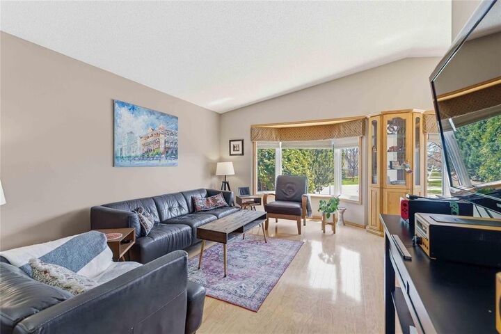 Photo de la propriété: 142 Charbonneau Crescent MB R3X 1C2