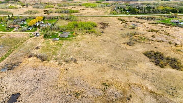 Property Photo: 18 Meadow Drive East MB R7A 5Y2