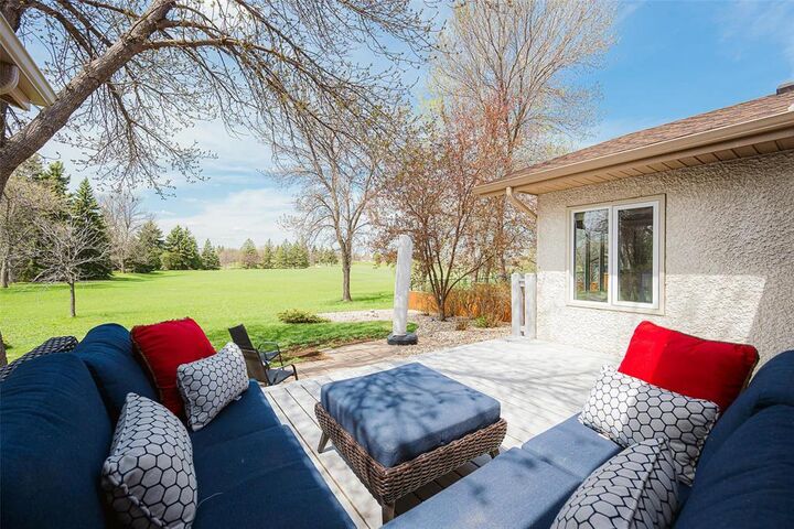 Property Photo: 37 Lindenwood Drive East MB R3P 1N2