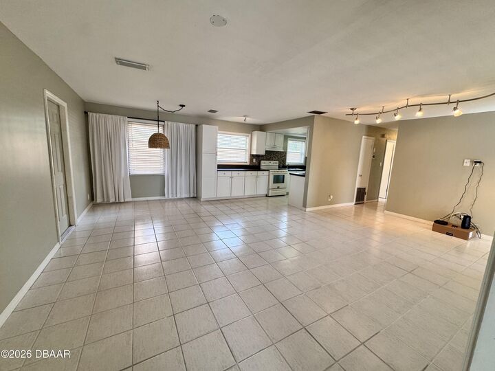 Property Photo: 302 Fox Place FL 32127