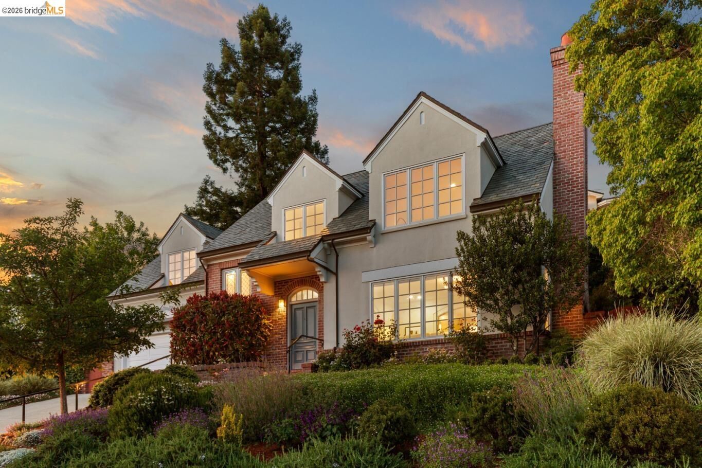 Property Photo: 618 Mountain Blvd CA 94611