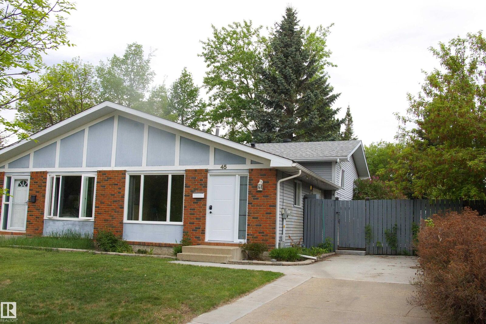 Property Photo: 45 Walden Crescent AB T8N 3N5