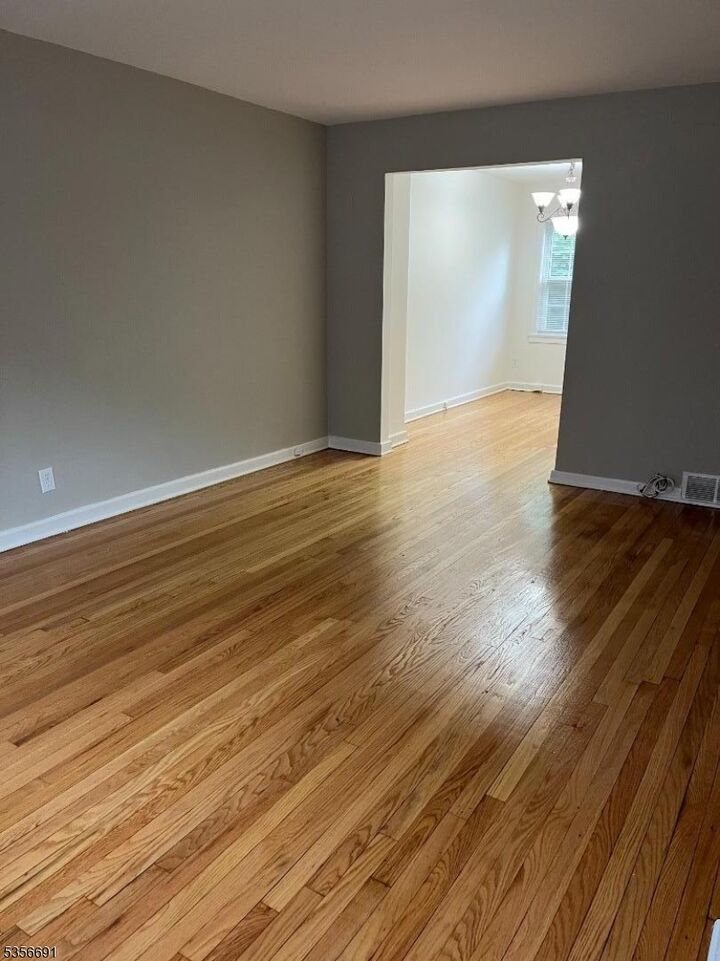 Property Photo:  212 S Orange Ave 1  NJ 07079 