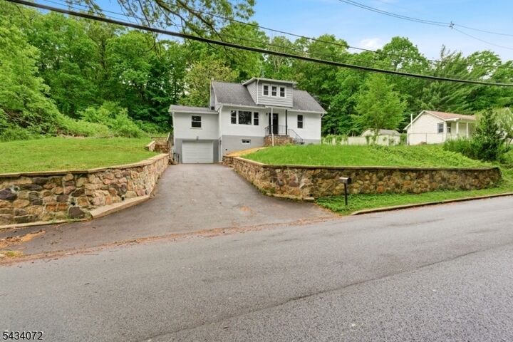 Property Photo:  30 Chestnut Ter  NJ 07866 
