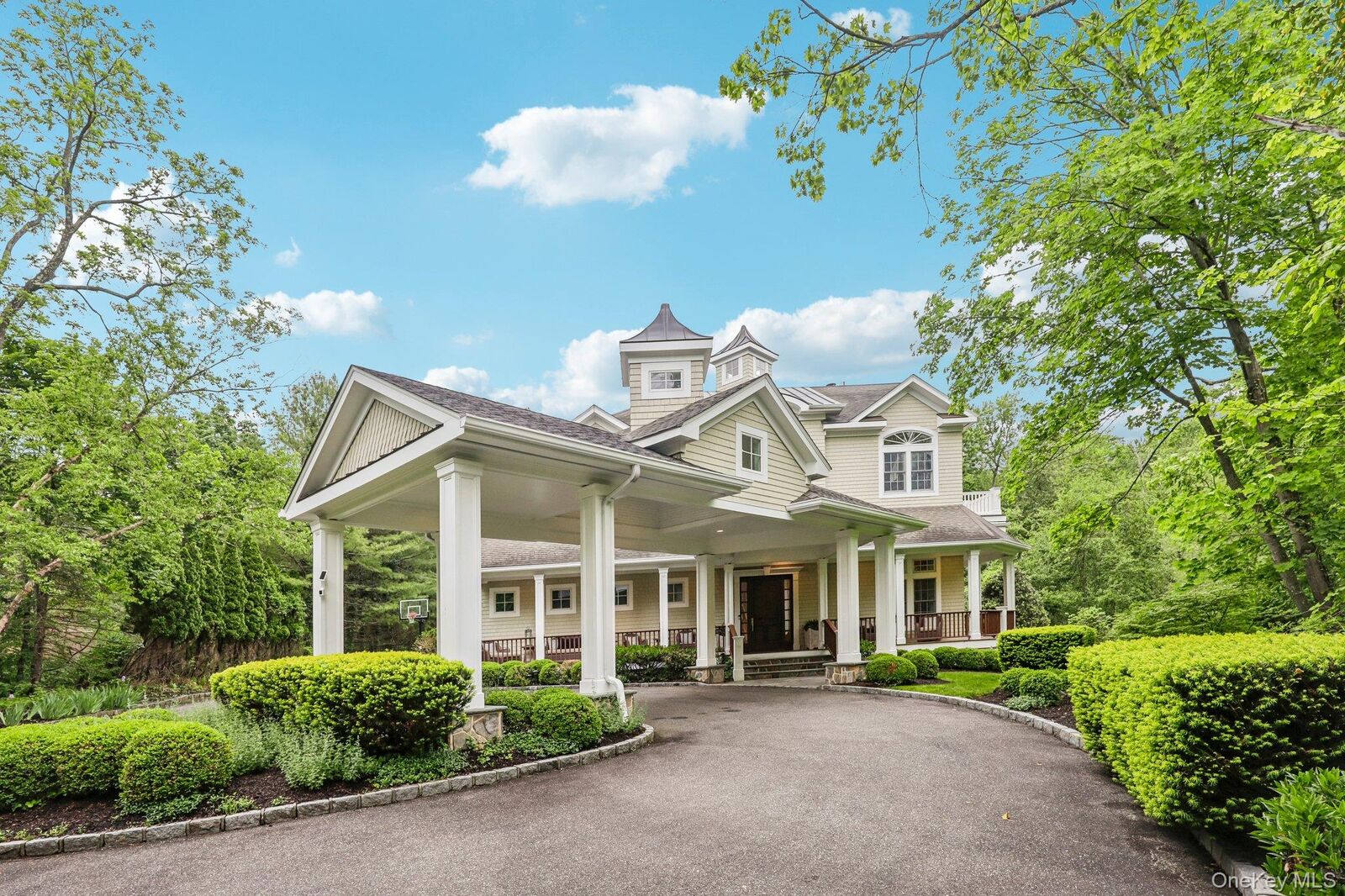 Property Photo:  5 Mill Road  NY 11743 