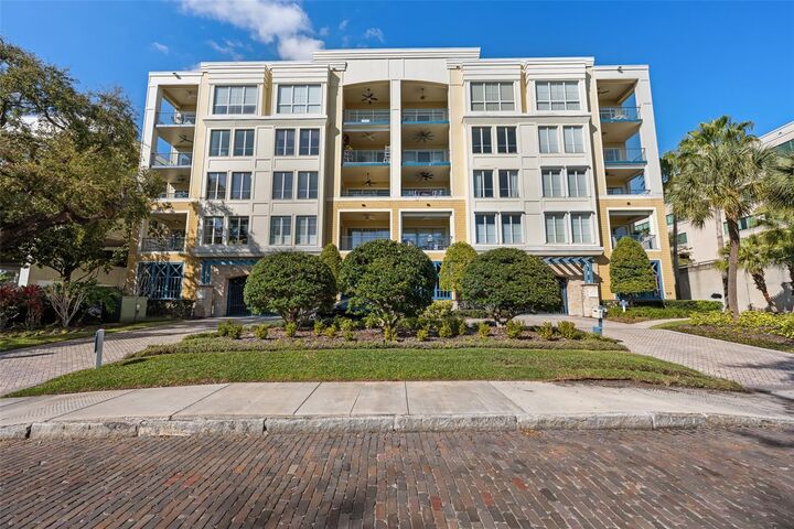 Property Photo: 509 W Bay Street 305 FL 33606