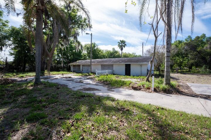 Property Photo: 2910 Frank Moore Road FL 33566