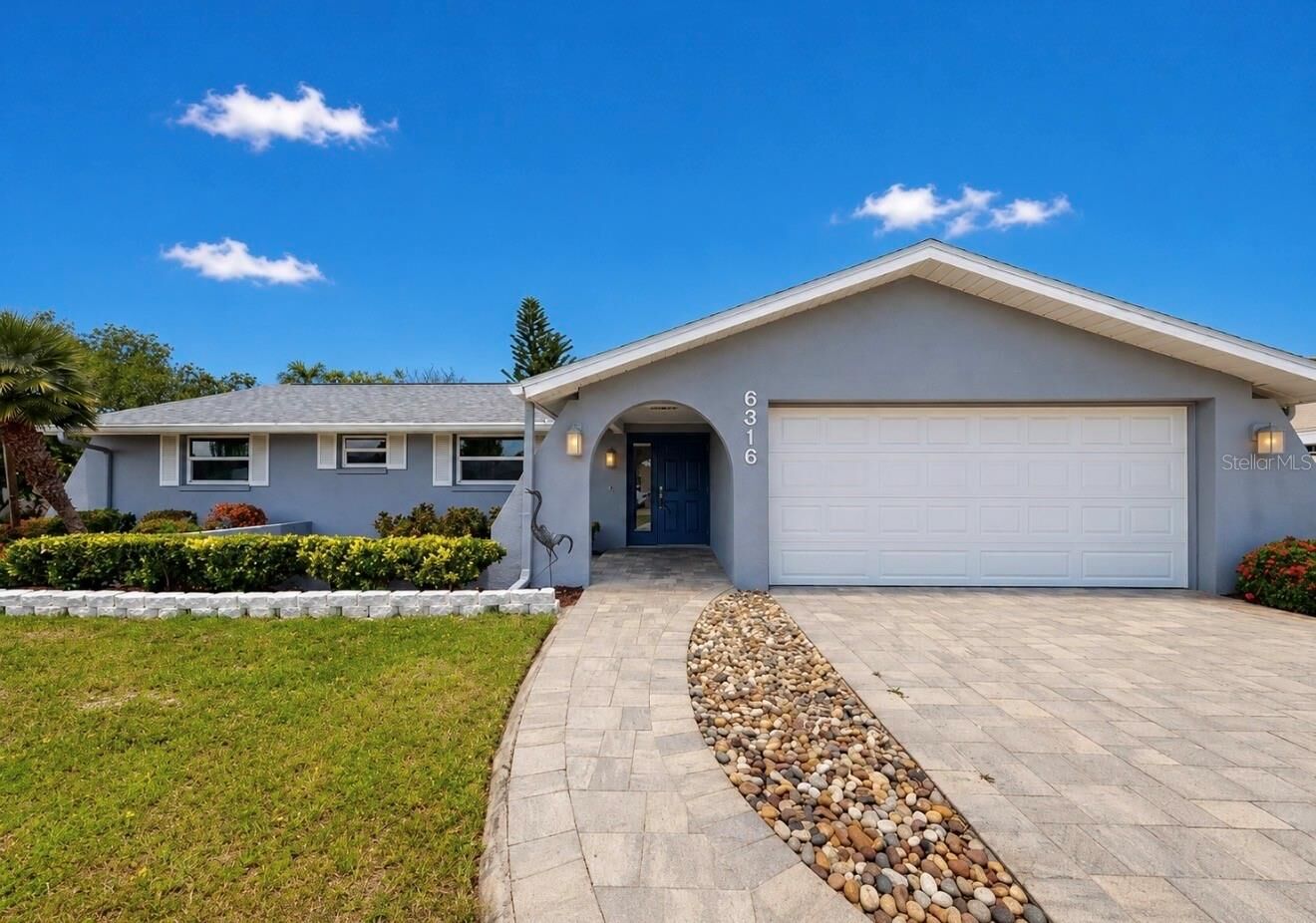 Property Photo:  6316 Jamaica Circle E  FL 33572 