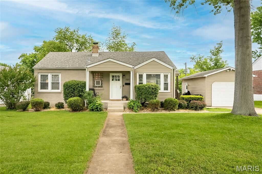 Property Photo:  581 Meadowridge Drive  MO 63122 