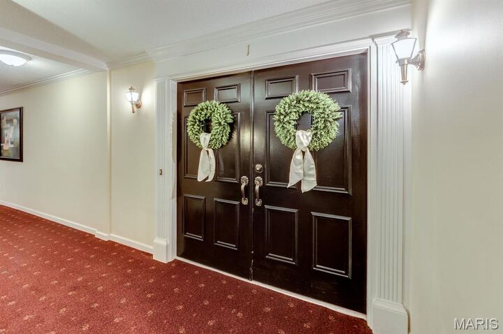 Property Photo: 15631 Hedgeford Court 1 MO 63017