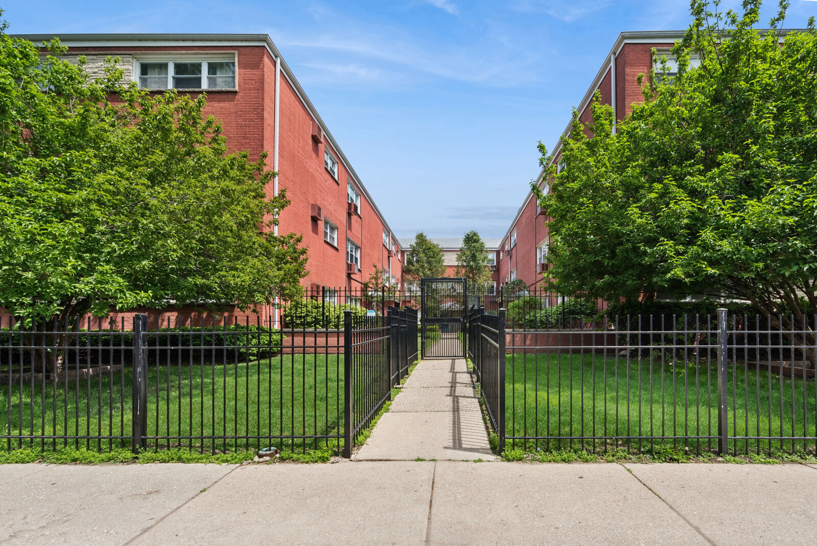 Property Photo: 6969 N Ashland Boulevard 304 IL 60626