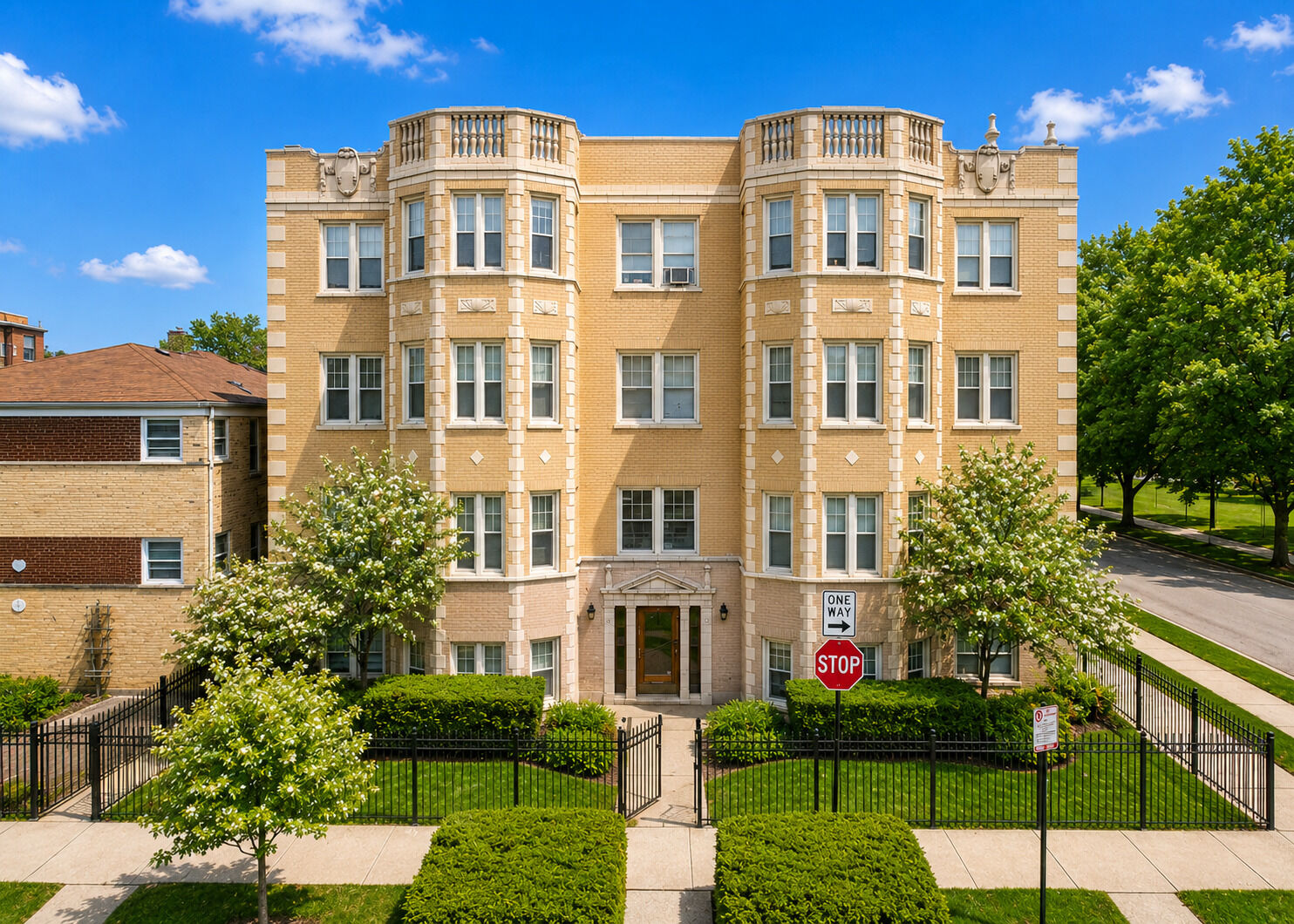 Property Photo:  6201 N Oakley Avenue 2  IL 60659 