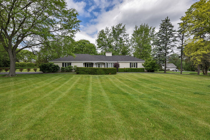 Property Photo: 1812 Prestwick Drive IL 60067