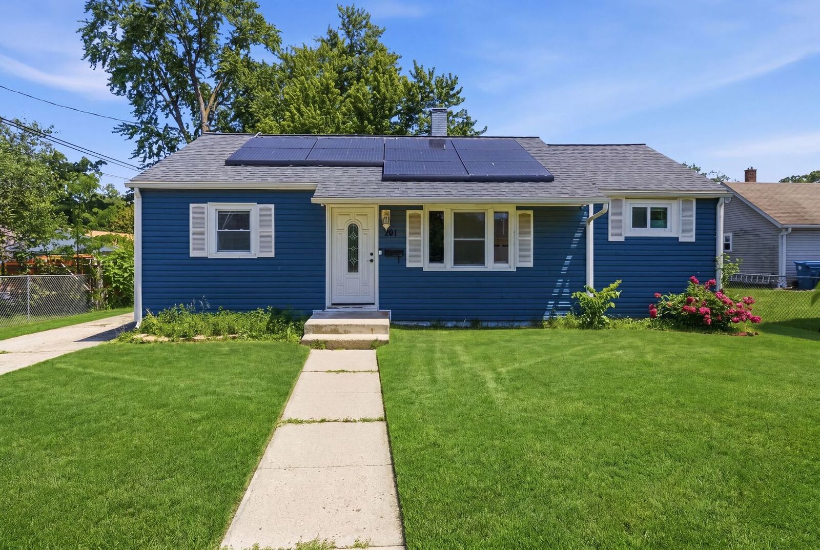 Property Photo: 361 Trask Street IL 60505