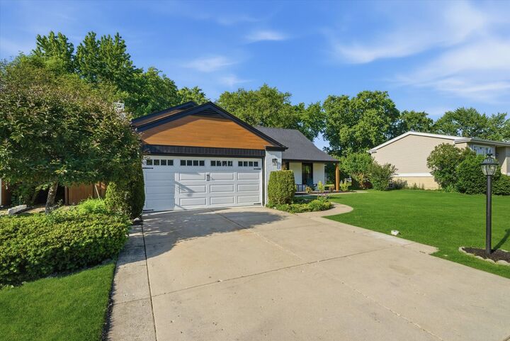 Property Photo: 12 W Pickwick Road IL 60005