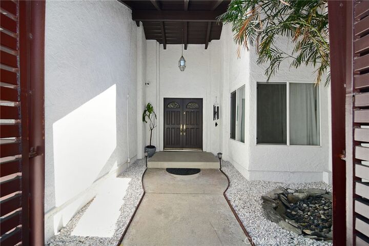 Property Photo:  19611 Rosita Street  CA 91356 