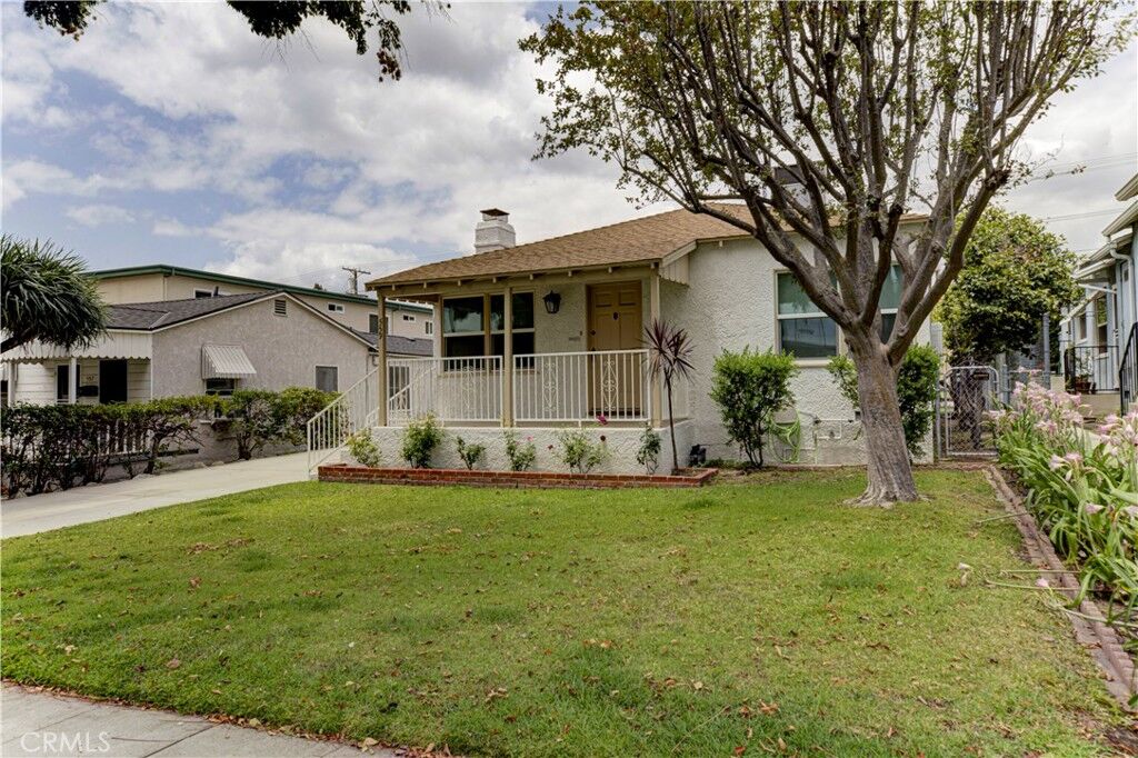 Property Photo:  559 E Providencia  CA 91501 