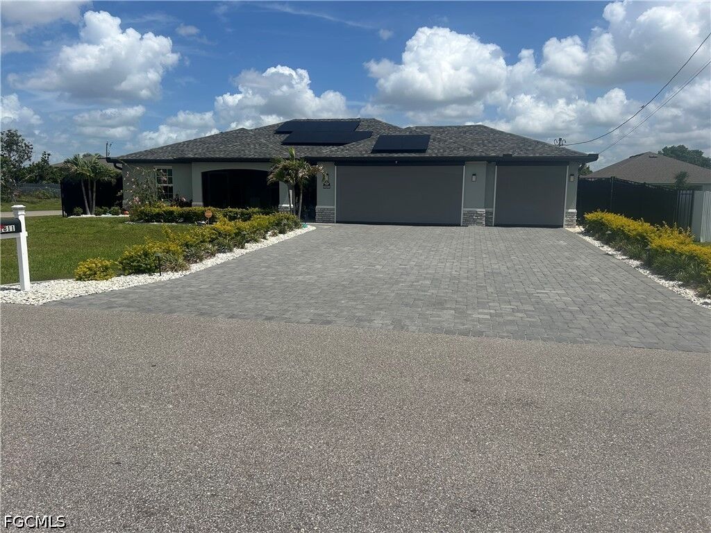 Property Photo:  1811 SW 3rd Terrace  FL 33991 