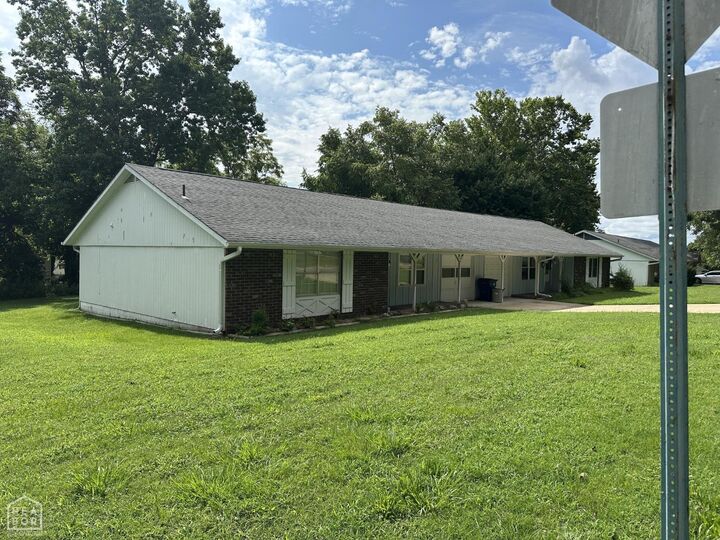 Property Photo:  1121 Meadowbrook Drive Drive  AR 72653 