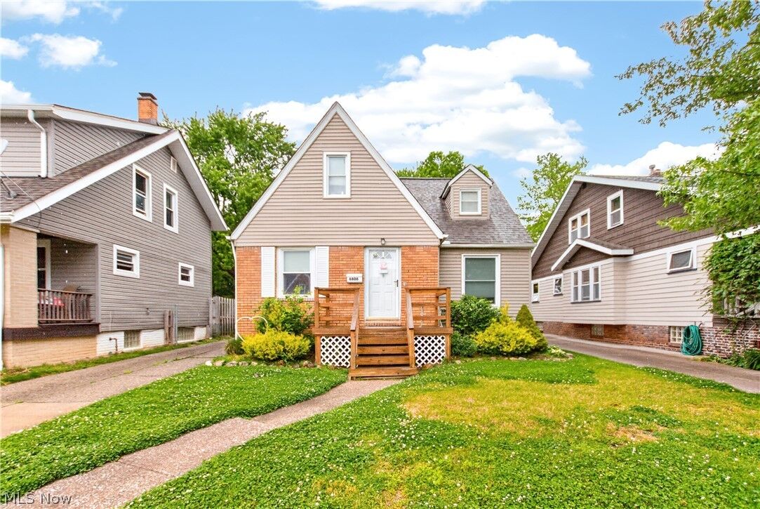 Property Photo:  6806 Dartworth Drive  OH 44129 