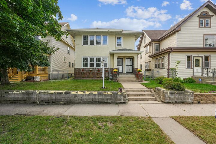 Property Photo:  1186 Marshall Avenue  MN 55104 