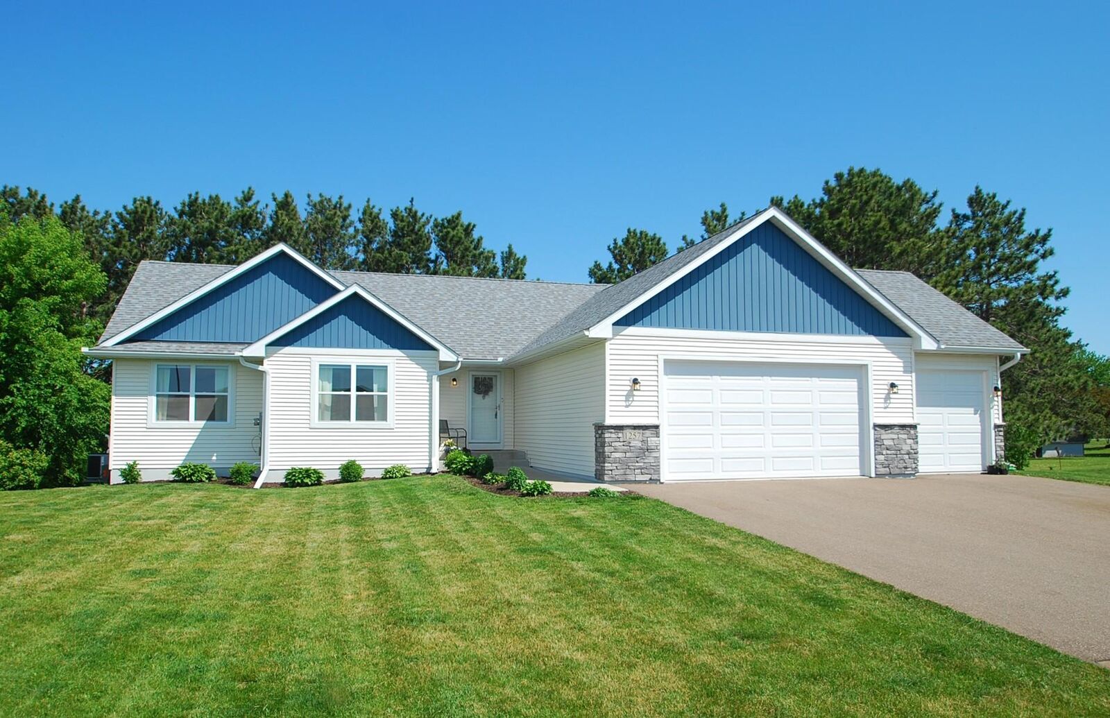 Property Photo:  1257 Pinewood Trail  WI 54017 