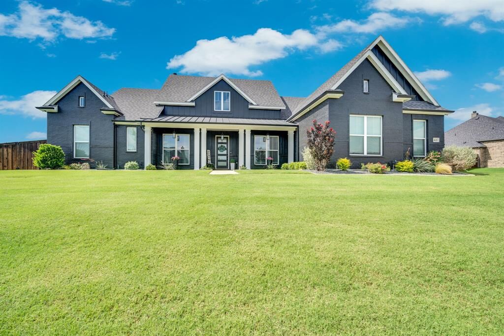 Property Photo:  4621 Bonanza Drive  TX 76065 