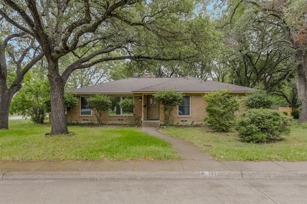 Property Photo:  101 Vanderbilt Lane  TX 75165 