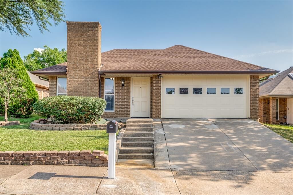 Property Photo:  2208 Cedarcrest Drive  TX 75007 